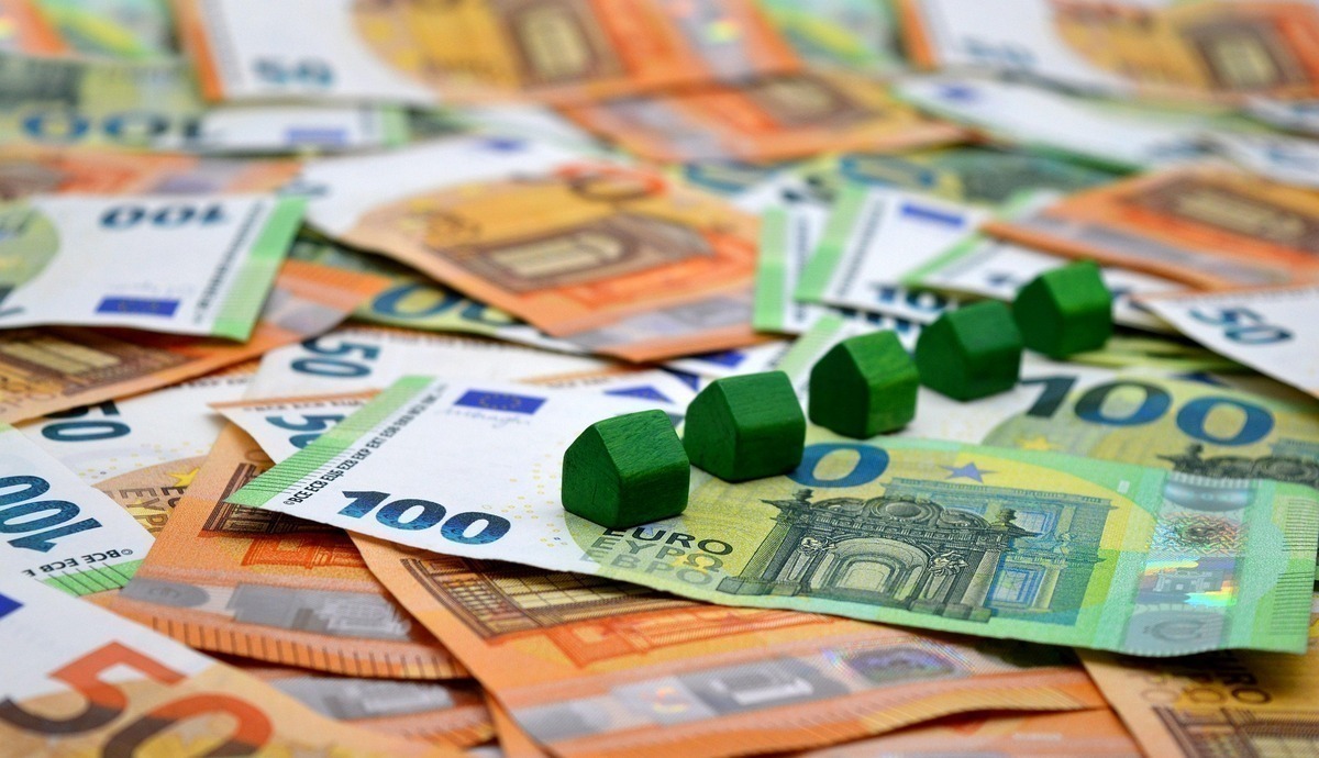 Finanzierung & Förderung in Augsburg: KfW-Förderung, Wohnbauförderung im Bundesland, Zinsentwicklung und Bankenvergleich. Alles Wichtige zur Immobilienfinanzierung im Überblick.